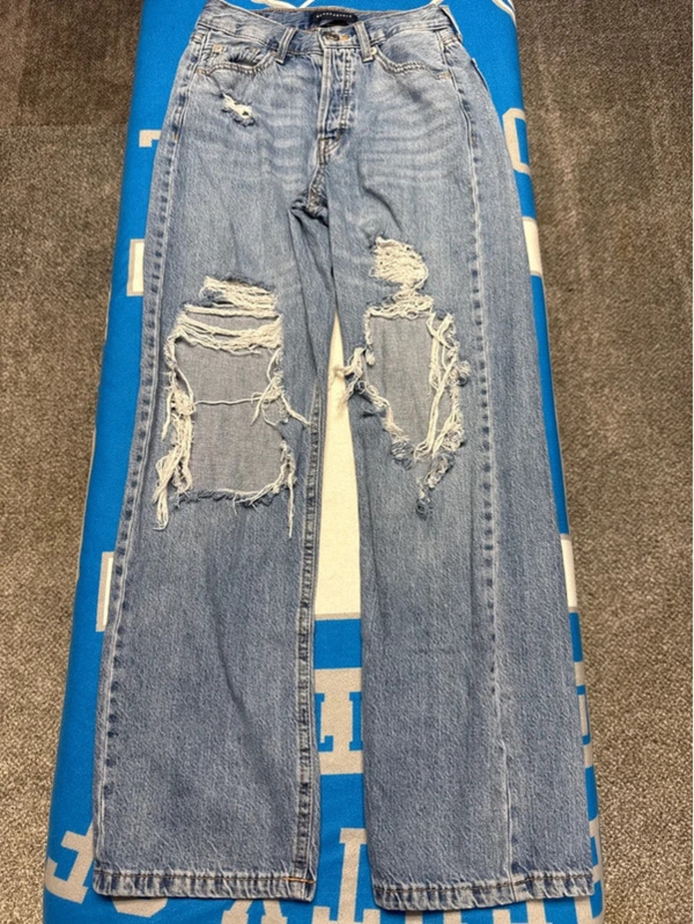 Aeropostale ripped 90s baggy jeans